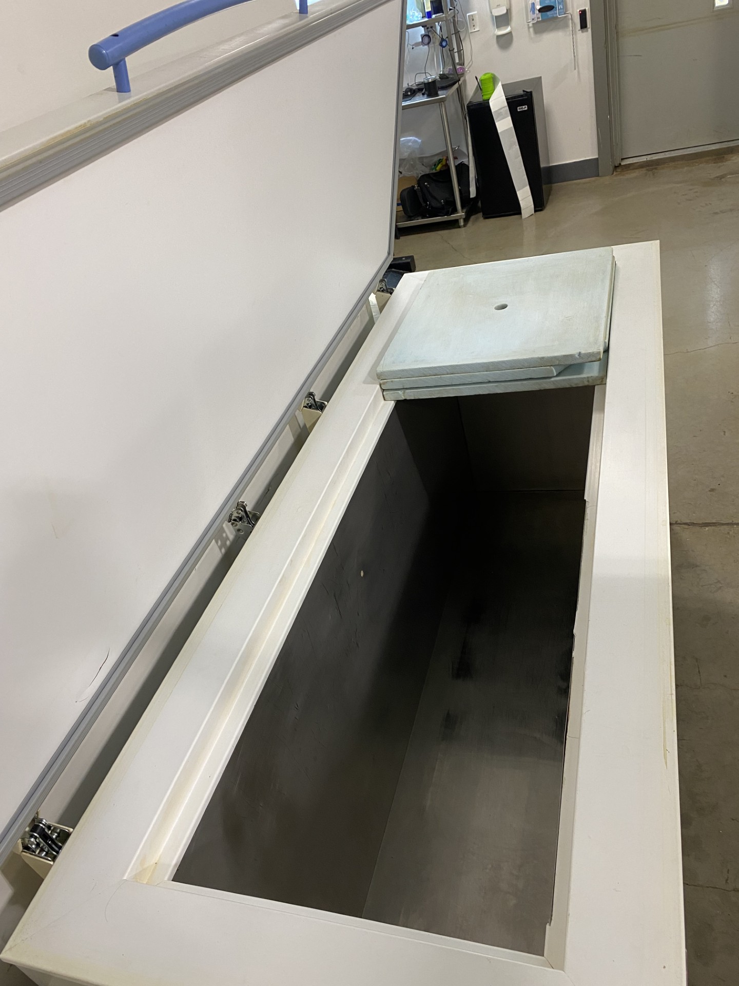 Thermo Scientific Forma 8600 Series (20 cu. ft.) Ultra-Low Temperature Freezer - Image 4
